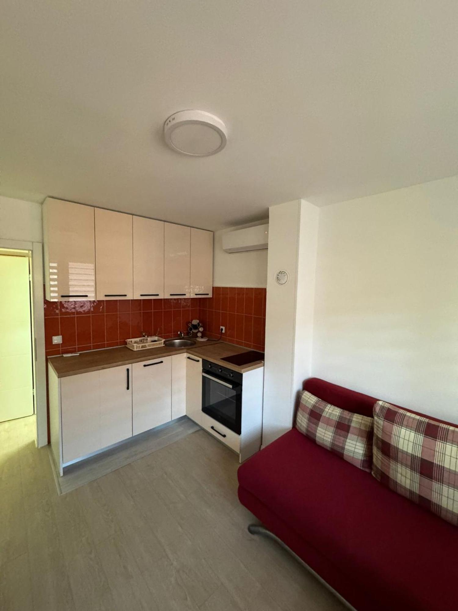 Cemo Apartment *